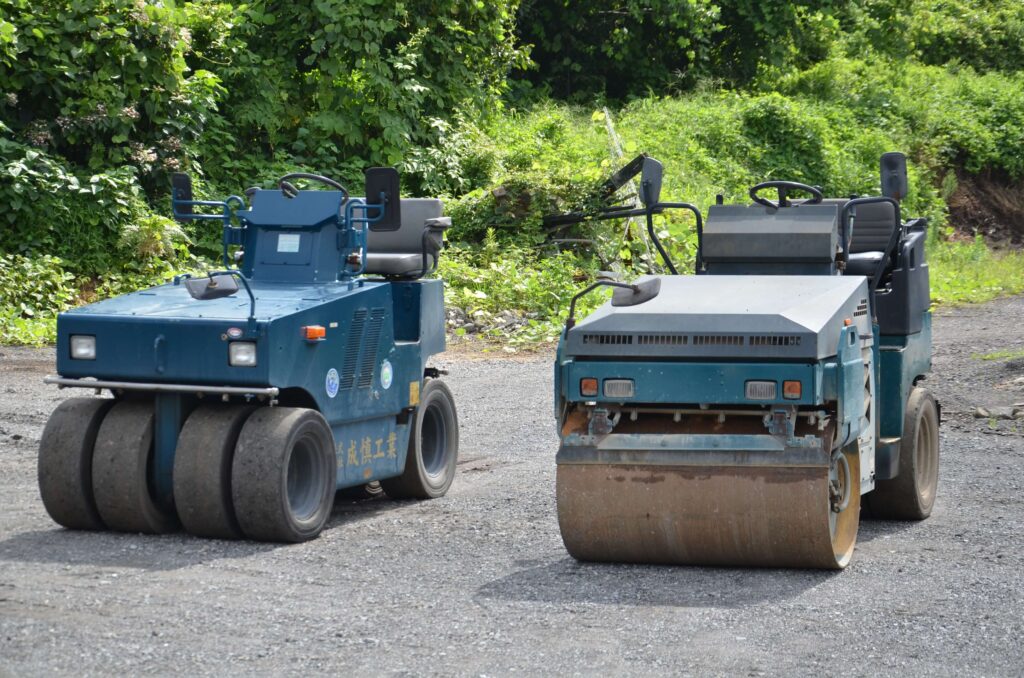 コンバインドローラー右・3トンタイヤローラー左