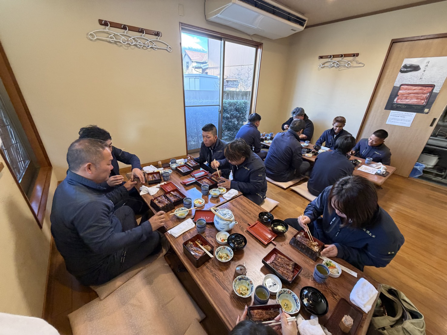 うなてんさんでの食事会の様子
